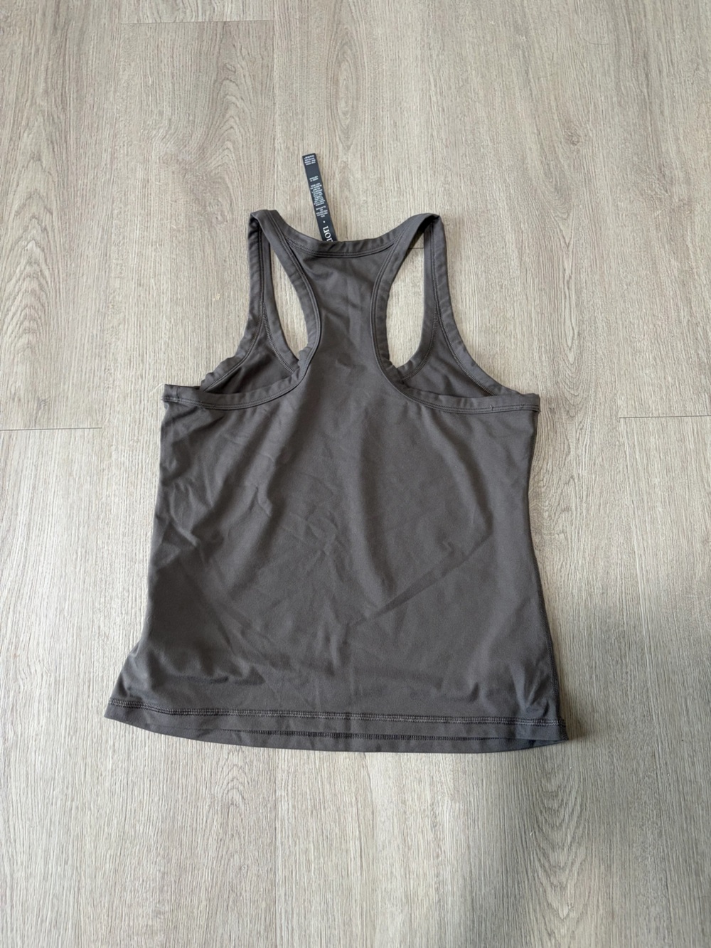 Vuori Lux Razorback Tank - Picture 4 of 5